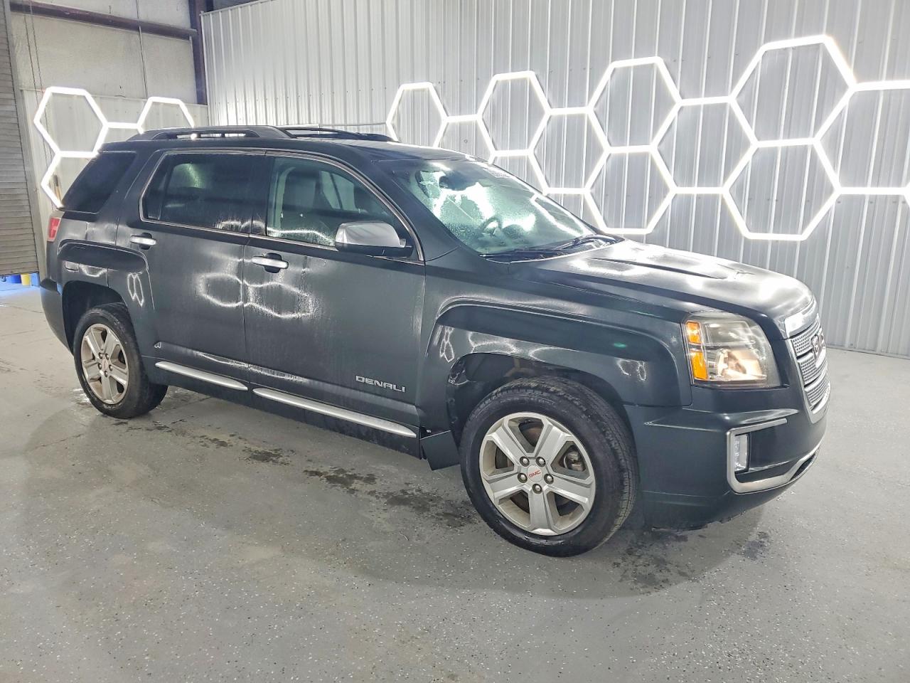 2017 GMC TERRAIN DENALI photo 4