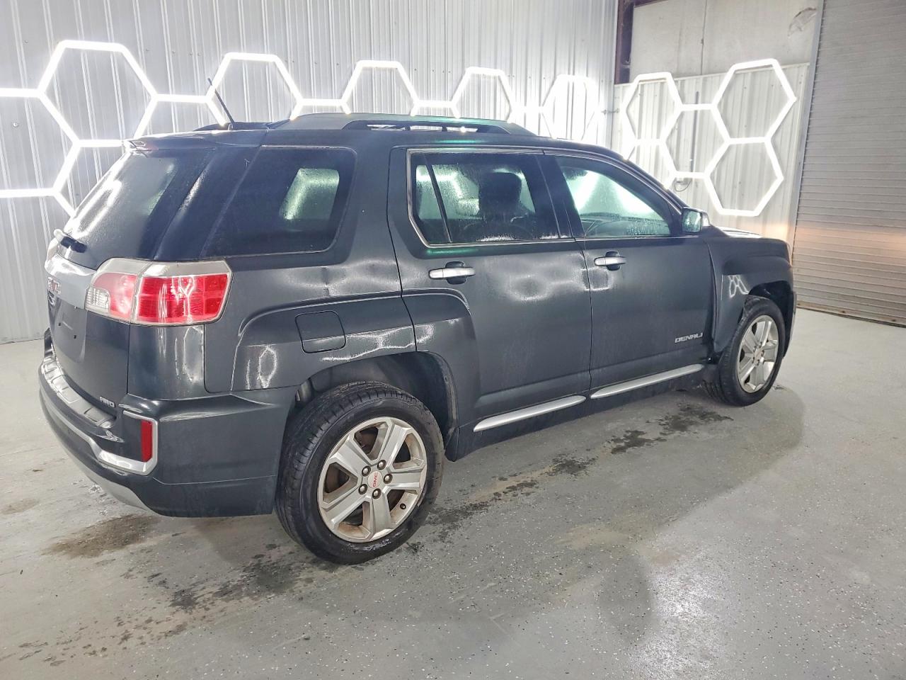 2017 GMC TERRAIN DENALI photo 3