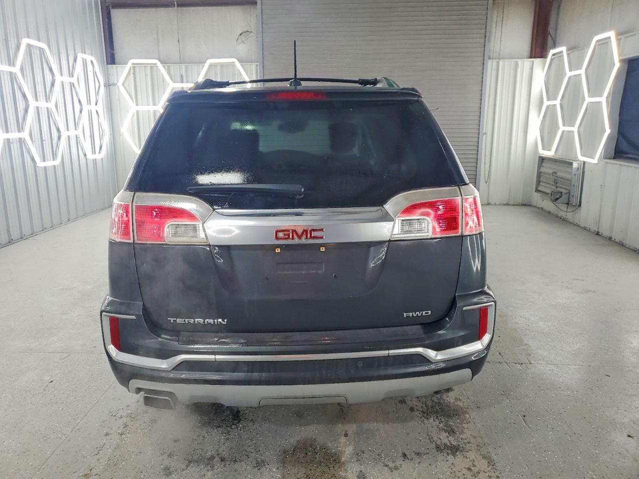 2017 GMC TERRAIN DENALI photo 6
