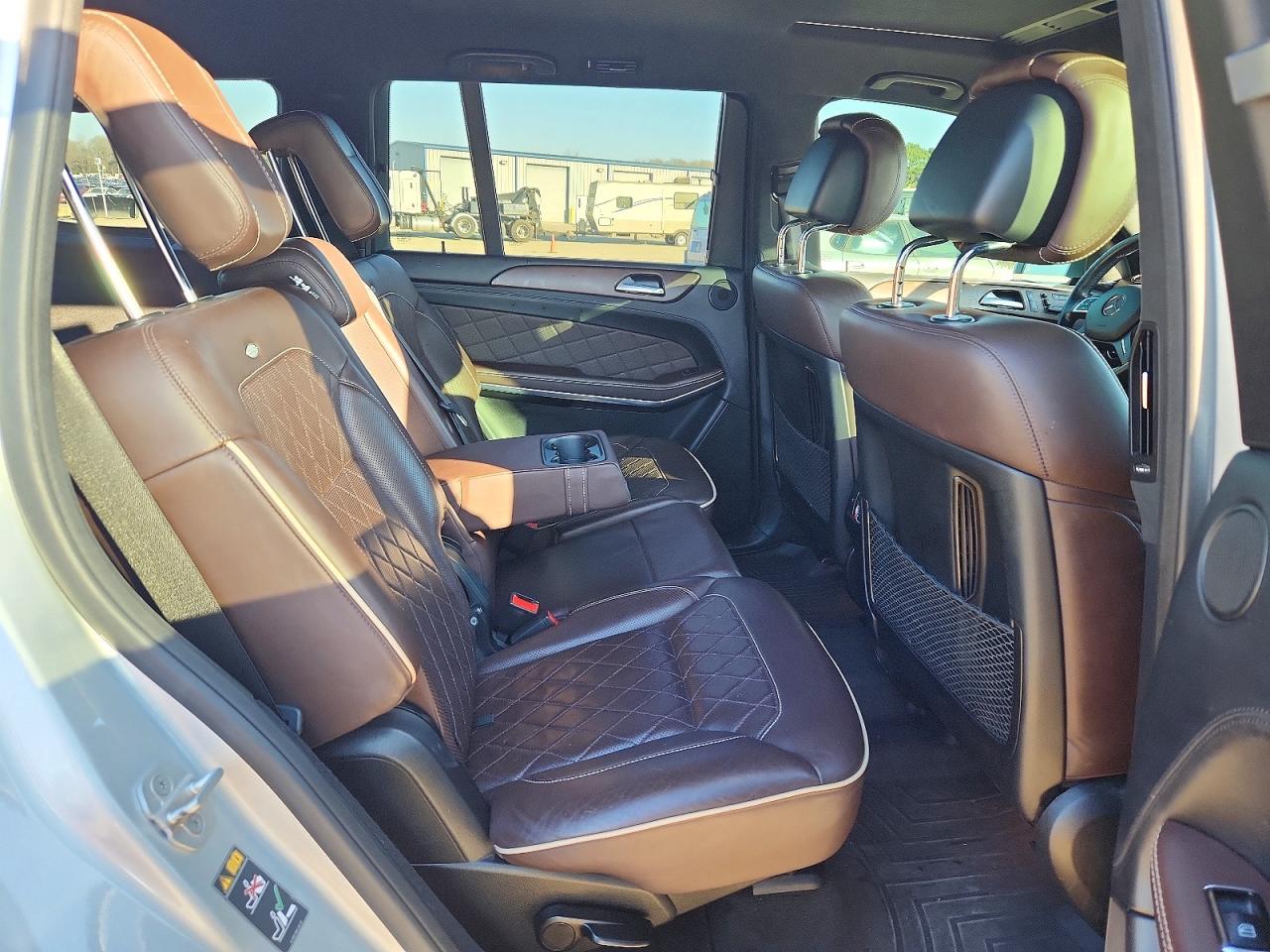 2015 MERCEDES-BENZ GL 550 4MATIC photo 10