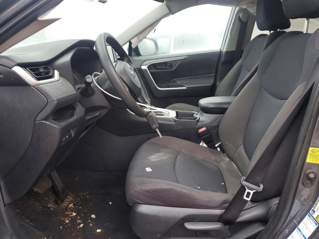 2021 TOYOTA RAV4 LE photo 13