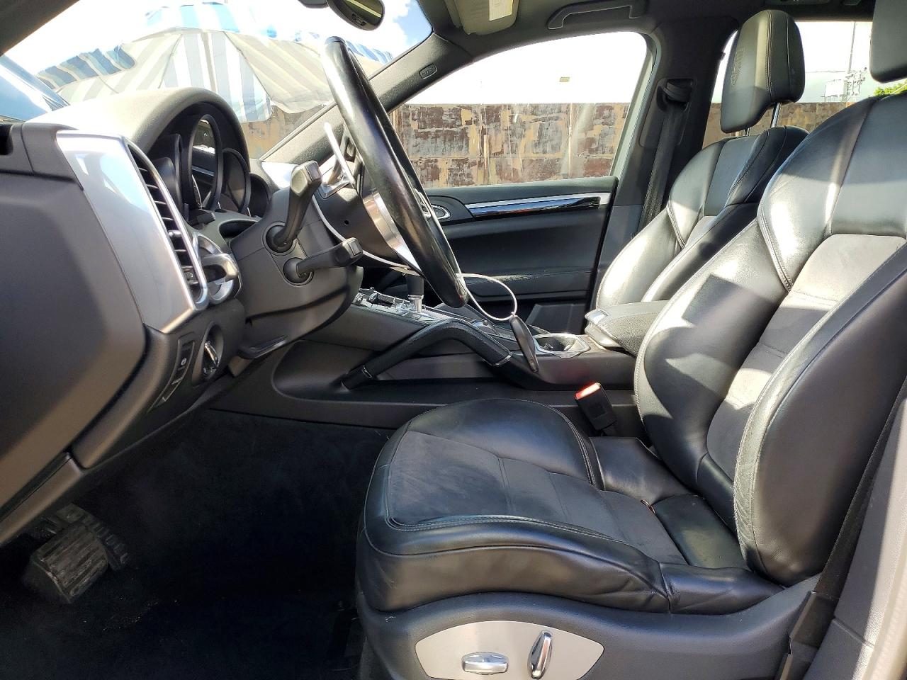 2018 PORSCHE CAYENNE photo 7