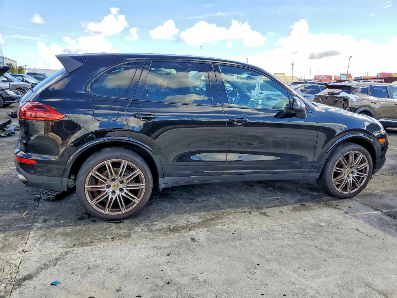 2018 PORSCHE CAYENNE photo 3