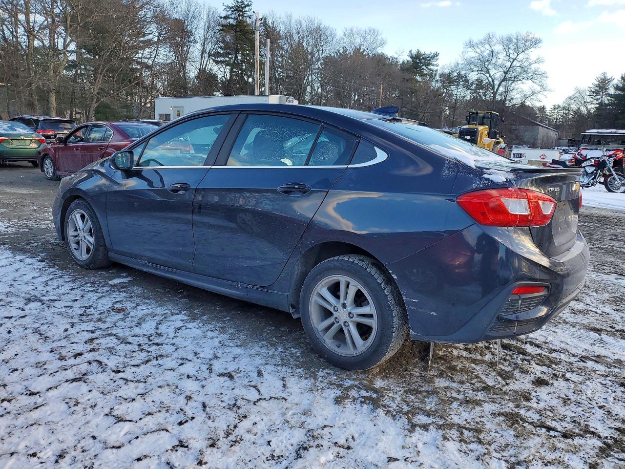 2016 CHEVROLET CRUZE LT photo 2