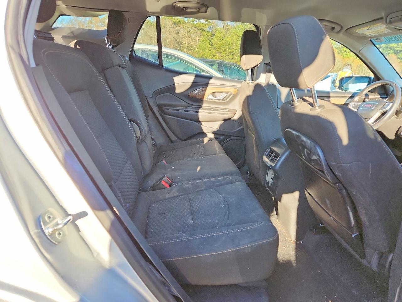 2020 GMC TERRAIN SLE photo 11