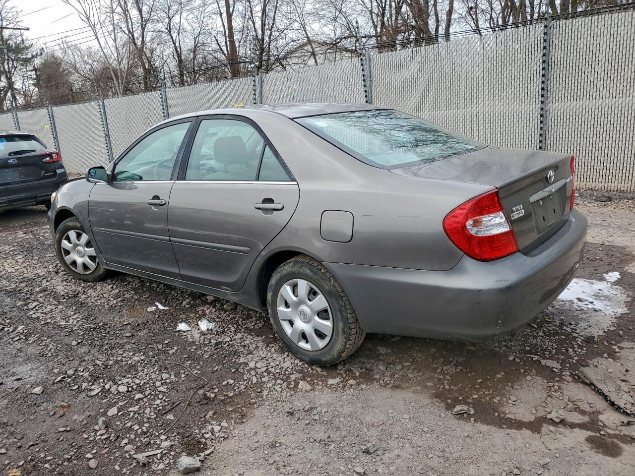 2002 TOYOTA CAMRY LE photo 3