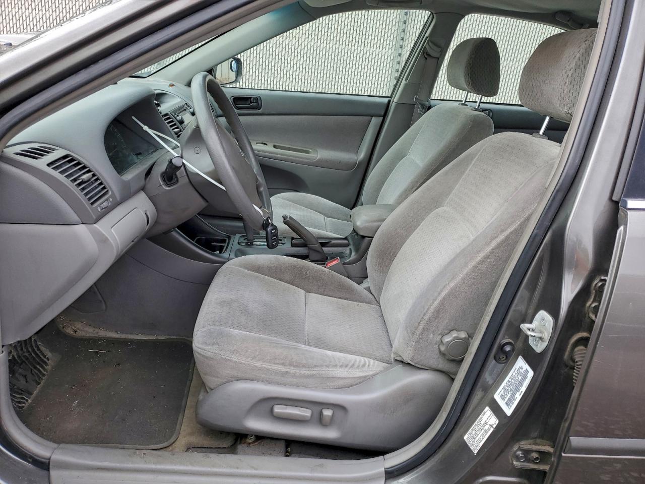 2002 TOYOTA CAMRY LE photo 13