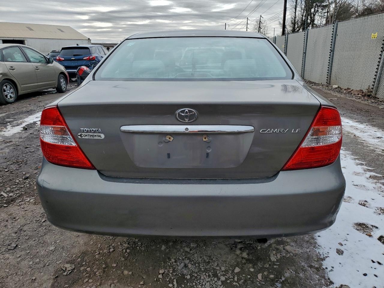 2002 TOYOTA CAMRY LE photo 11