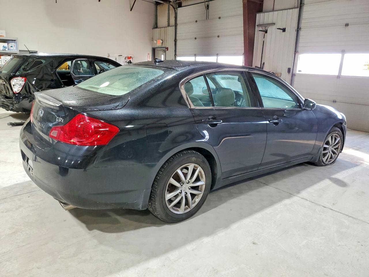 2009 INFINITI G37 photo 5