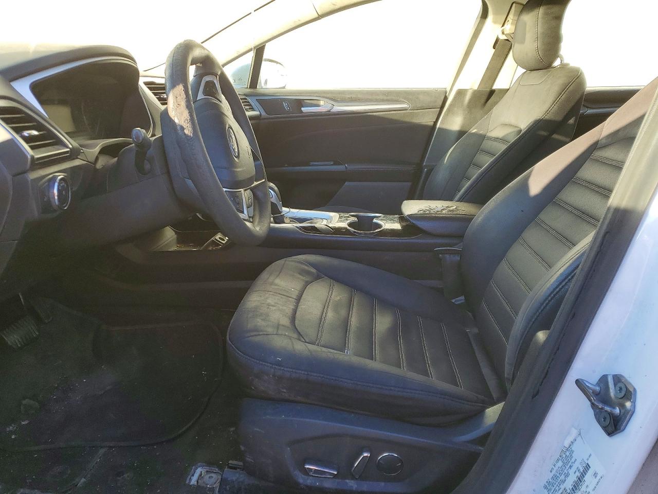 2015 FORD FUSION SE photo 13