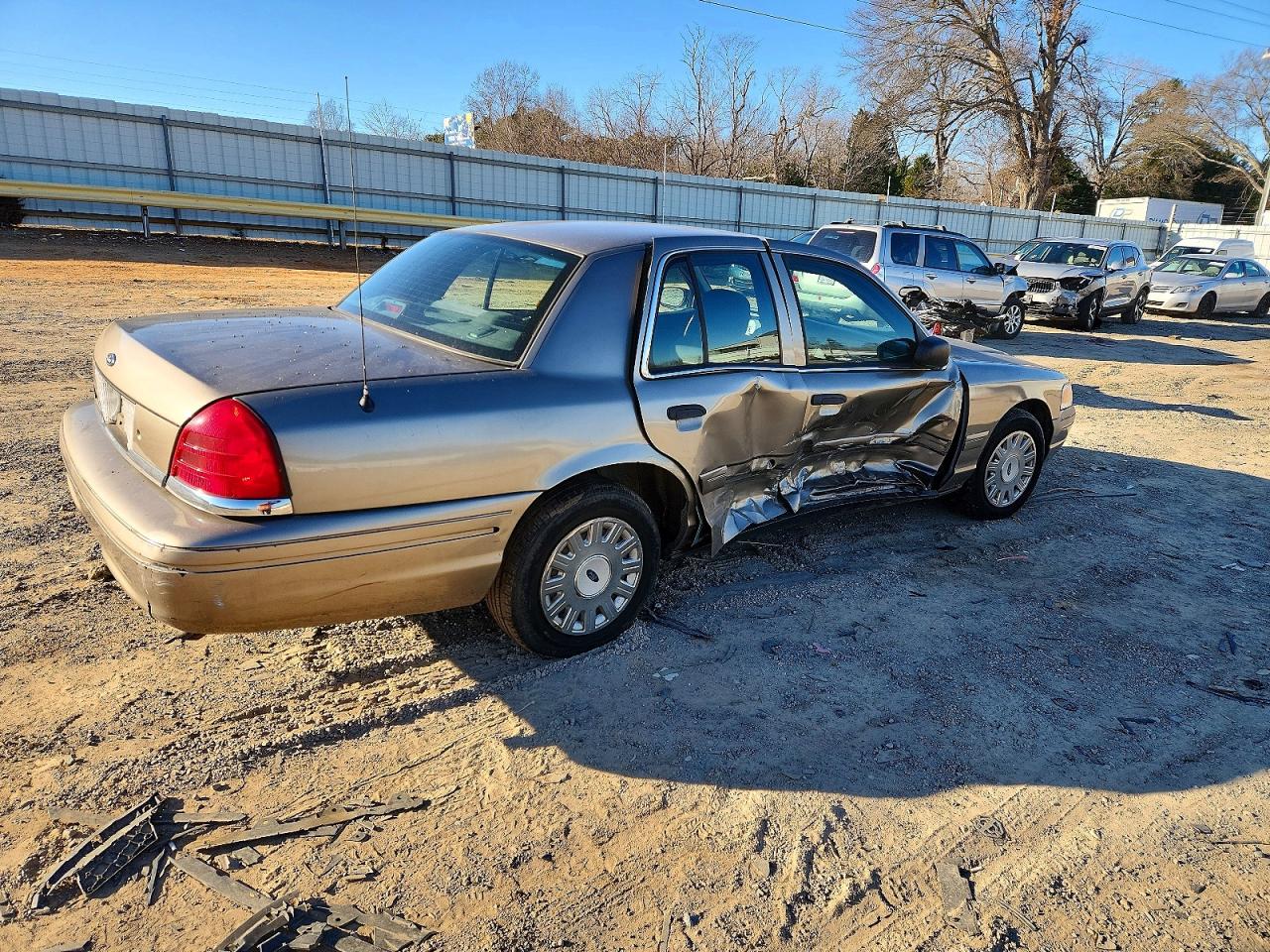 2005 FORD CROWN VICTORIA photo 3