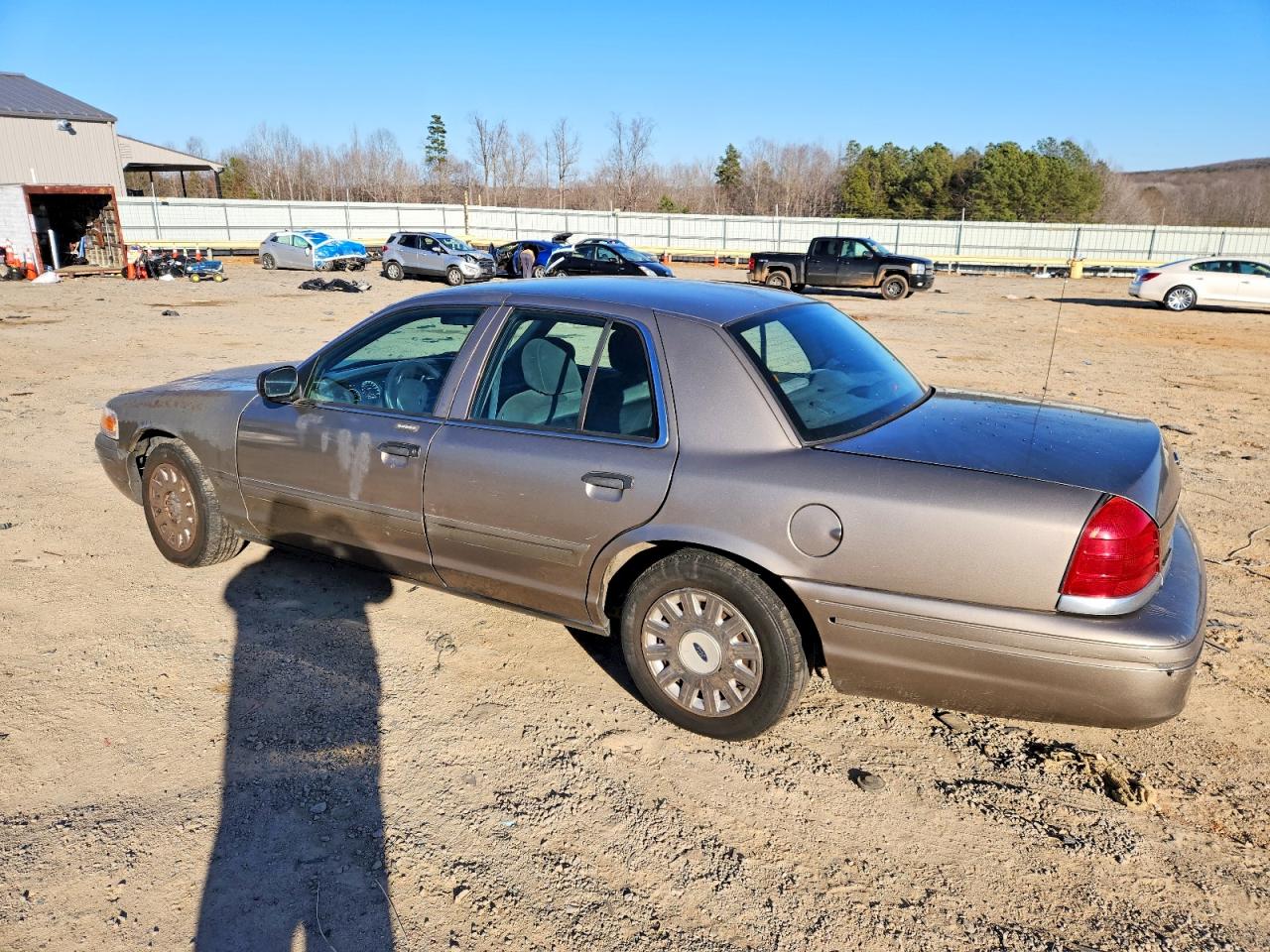 2005 FORD CROWN VICTORIA photo 2