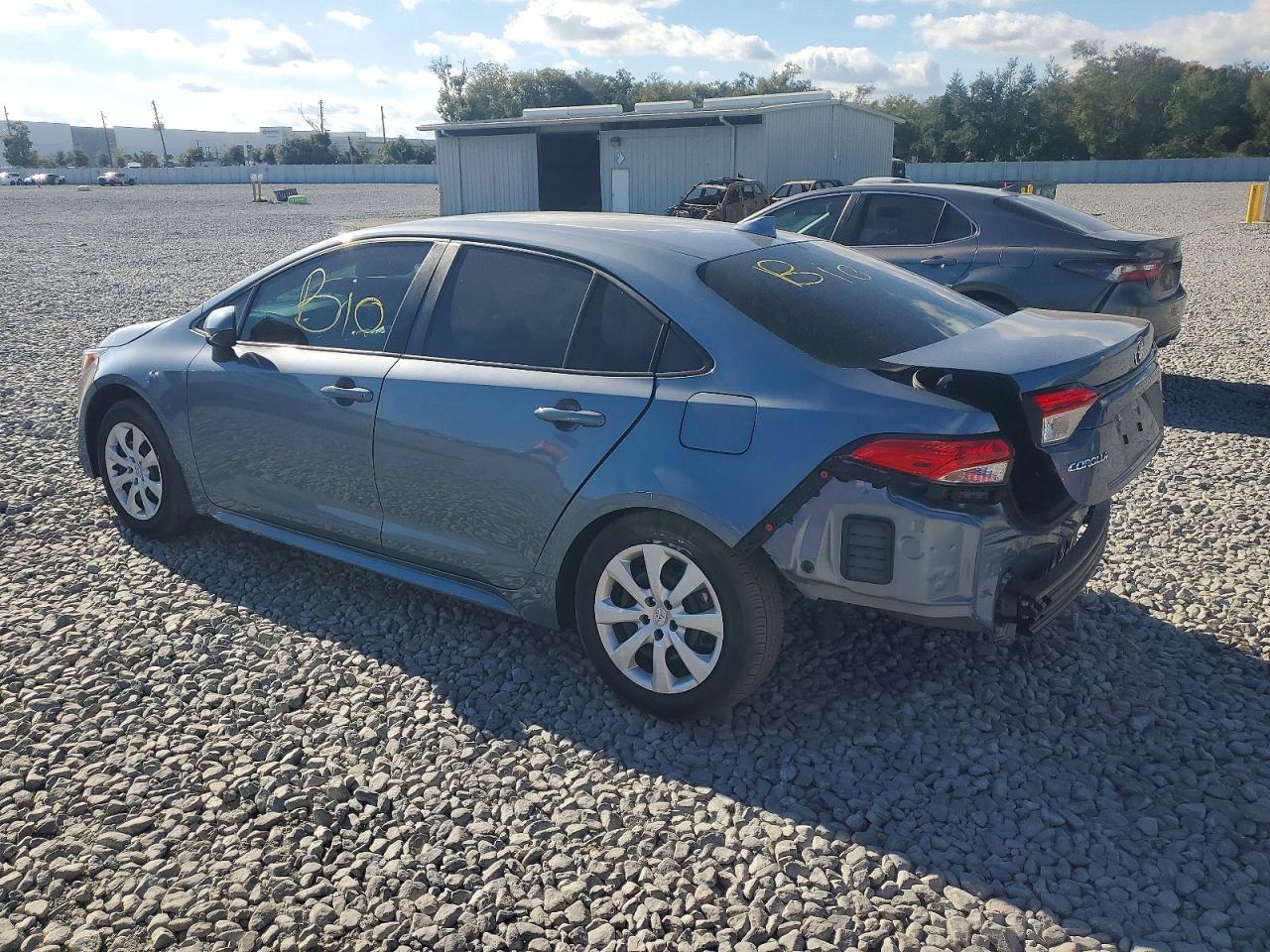 2025 TOYOTA COROLLA LE photo 2