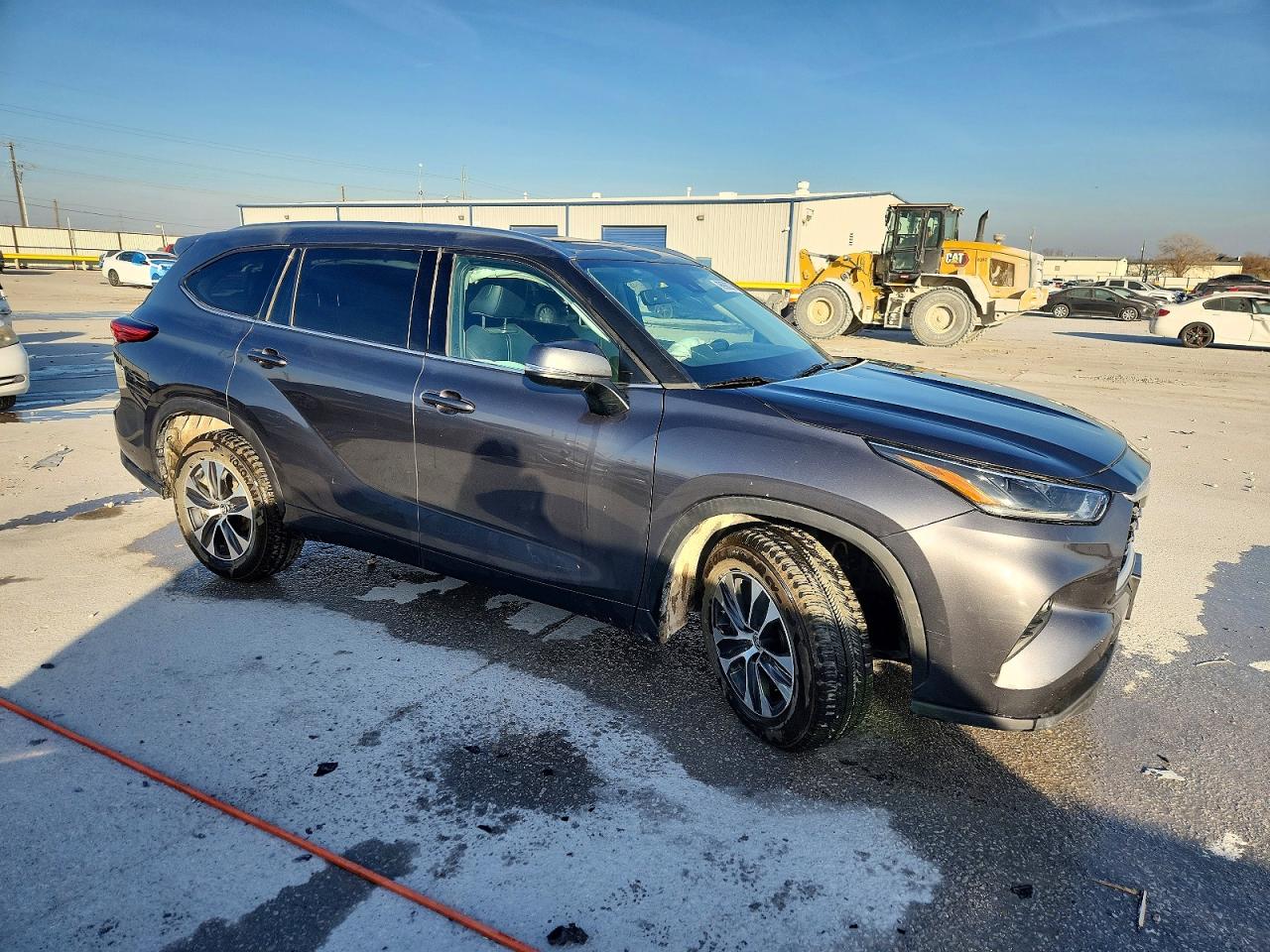 2021 TOYOTA HIGHLANDER XLE photo 4