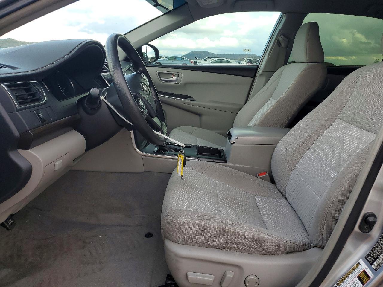2017 TOYOTA CAMRY LE photo 7