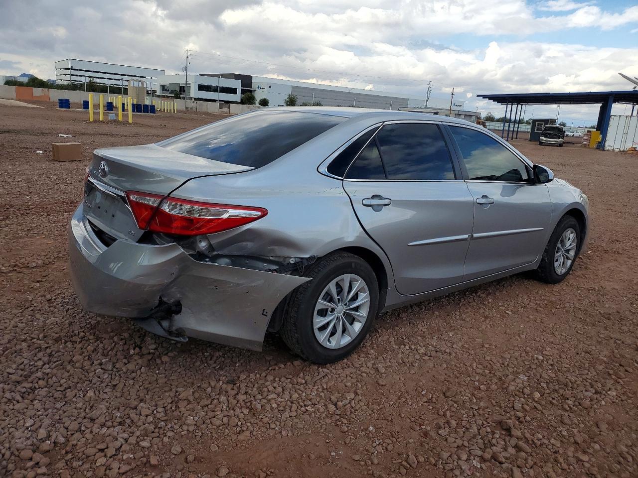 2017 TOYOTA CAMRY LE photo 3
