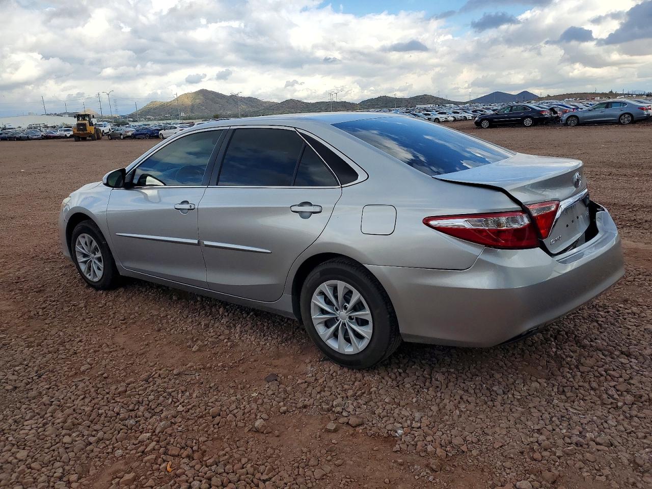2017 TOYOTA CAMRY LE photo 2
