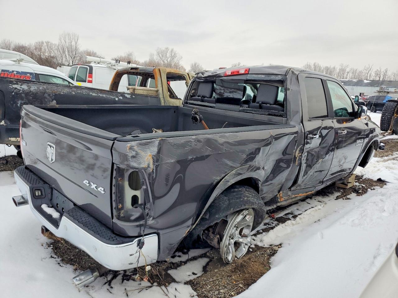 2015 RAM 1500 LARAMIE photo 3