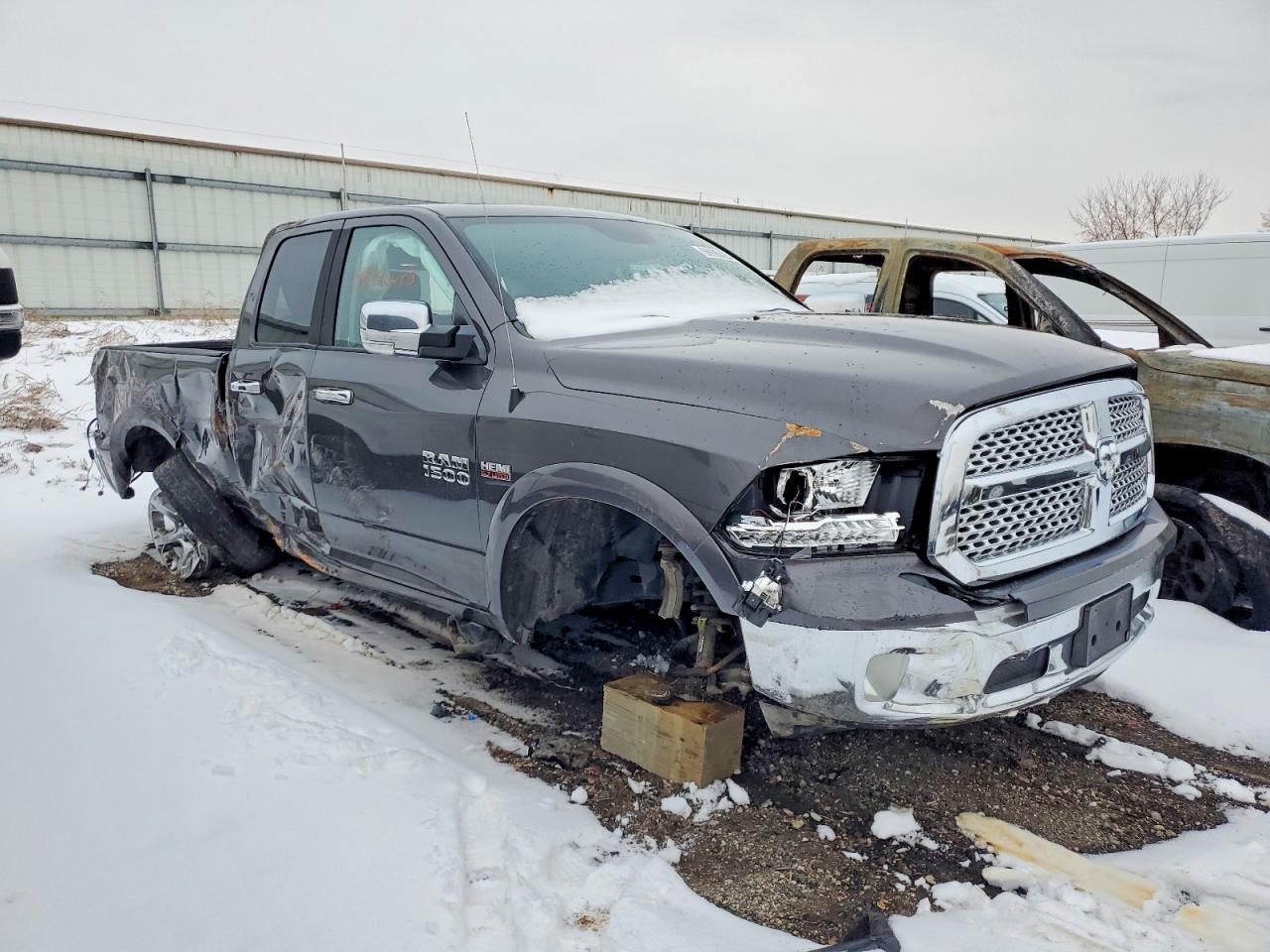 2015 RAM 1500 LARAMIE photo 4
