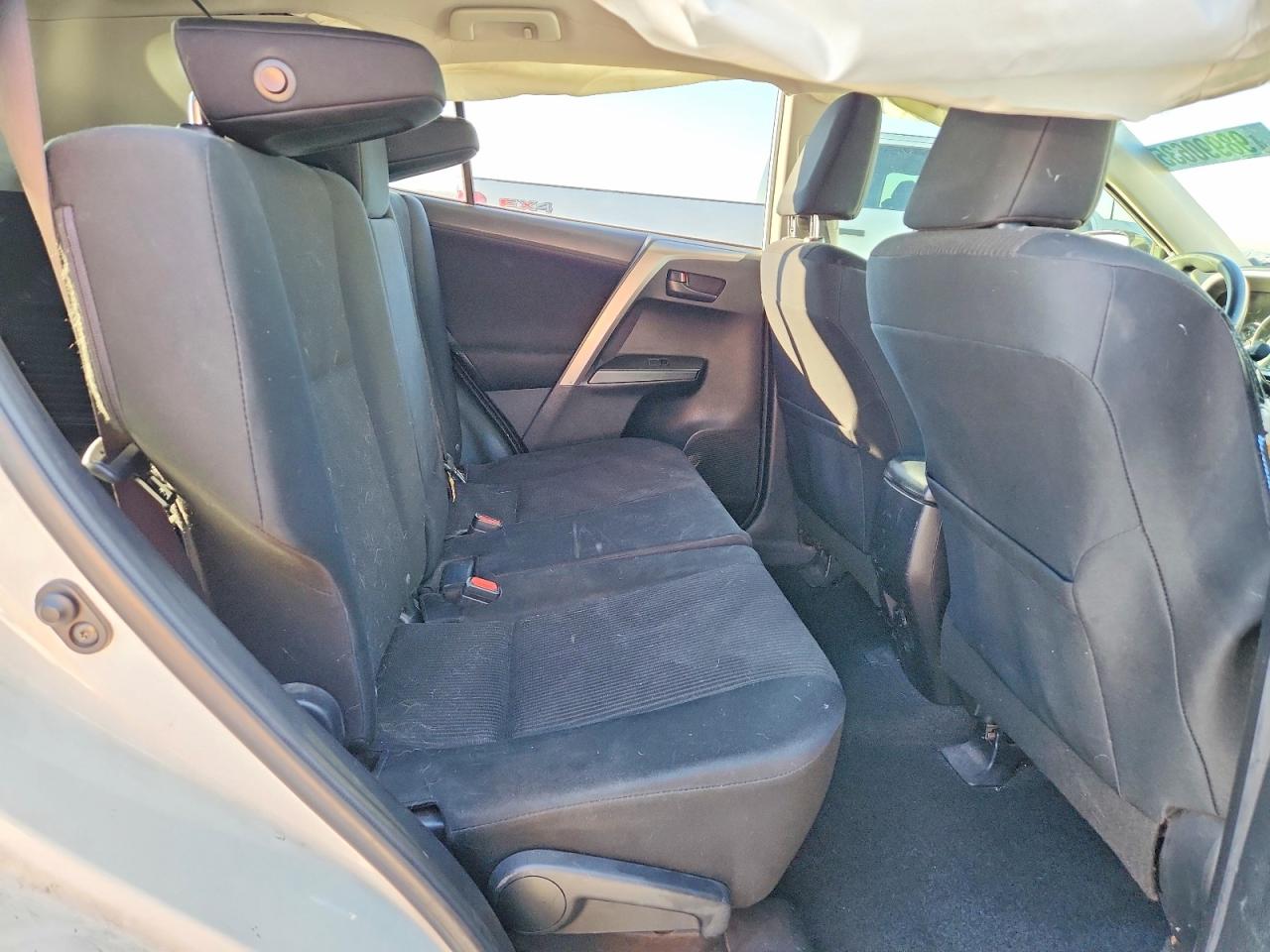 2016 TOYOTA RAV4 LE photo 10