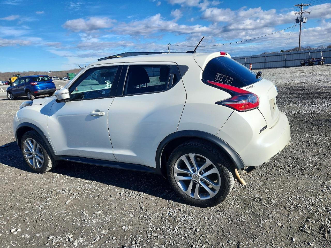 2015 NISSAN JUKE S photo 2