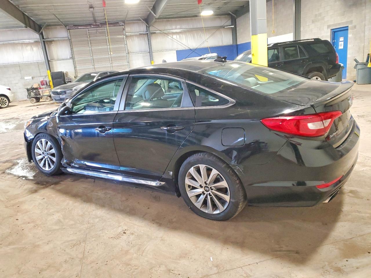 2017 HYUNDAI SONATA SPORT photo 2