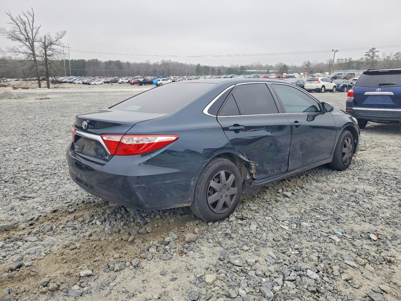 2016 TOYOTA CAMRY LE photo 3