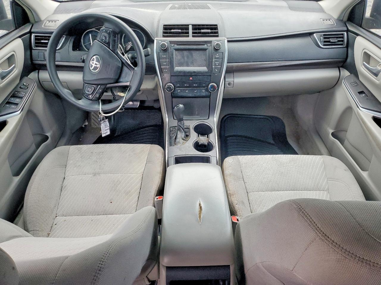 2016 TOYOTA CAMRY LE photo 8