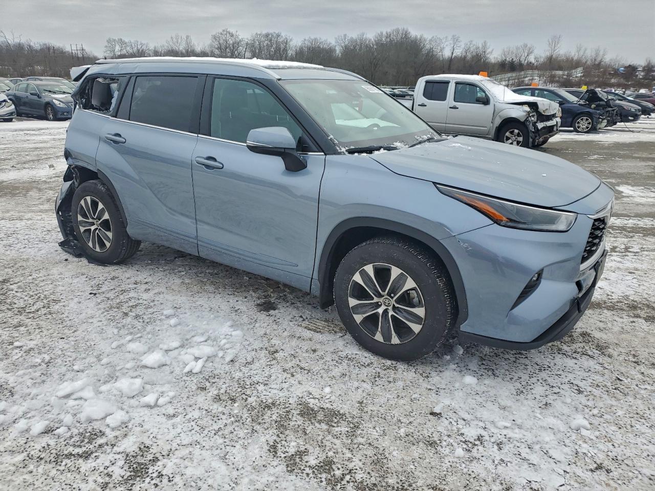 2022 TOYOTA HIGHLANDER XLE photo 7