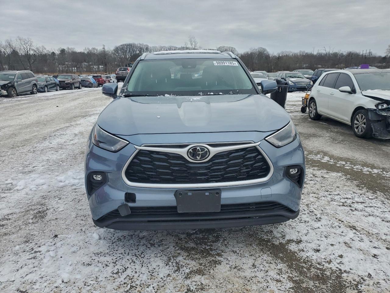 2022 TOYOTA HIGHLANDER XLE photo 9