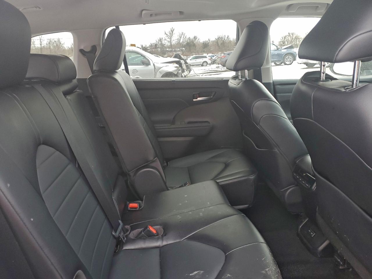2022 TOYOTA HIGHLANDER XLE photo 21