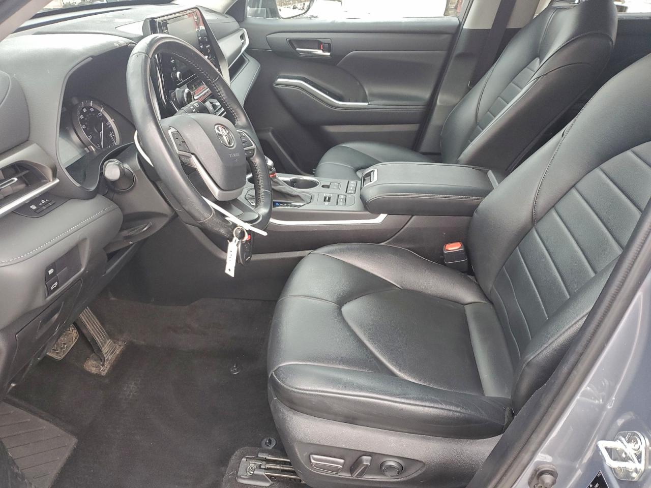 2022 TOYOTA HIGHLANDER XLE photo 13