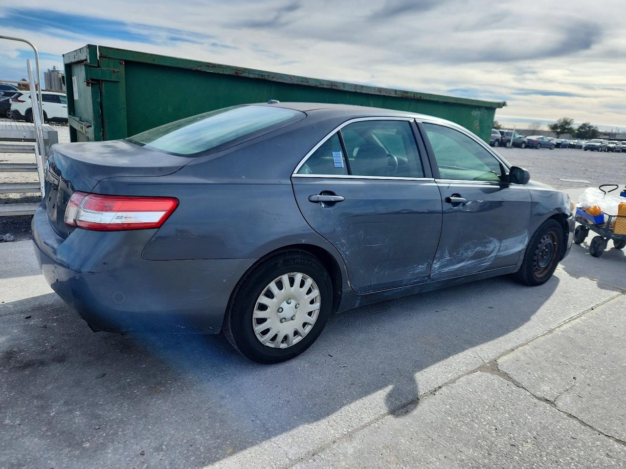 2010 TOYOTA CAMRY BASE photo 5