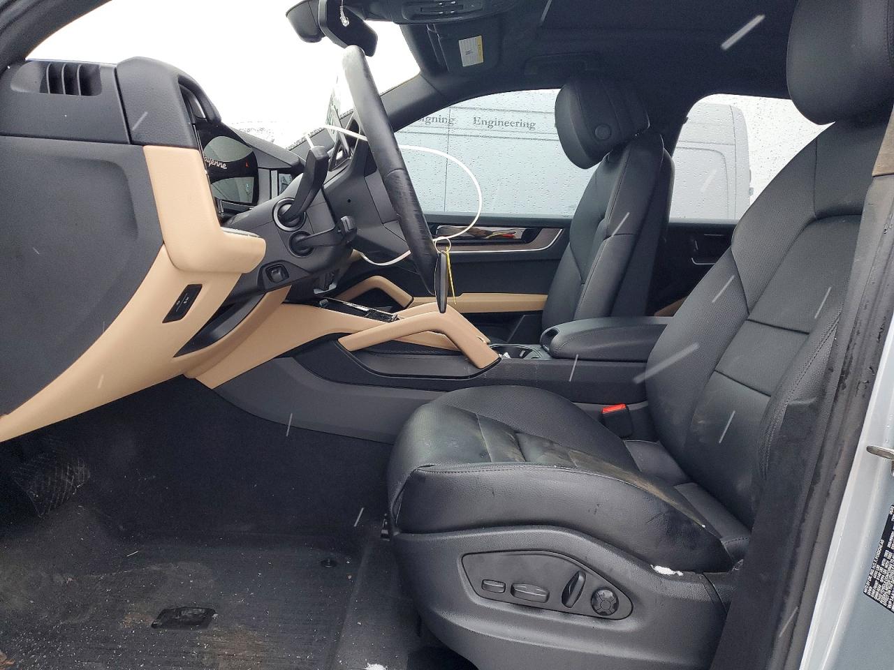 2024 PORSCHE CAYENNE photo 7