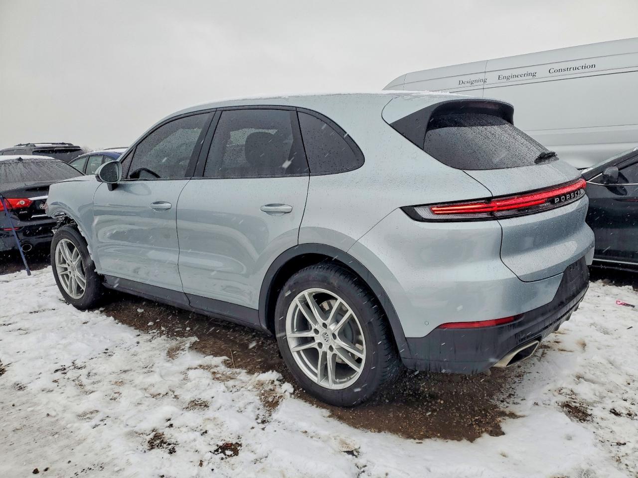 2024 PORSCHE CAYENNE photo 2