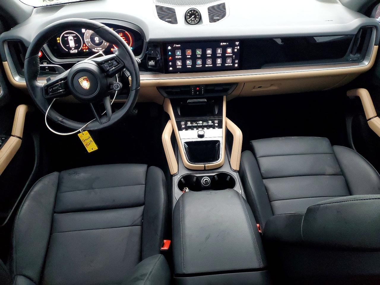 2024 PORSCHE CAYENNE photo 8