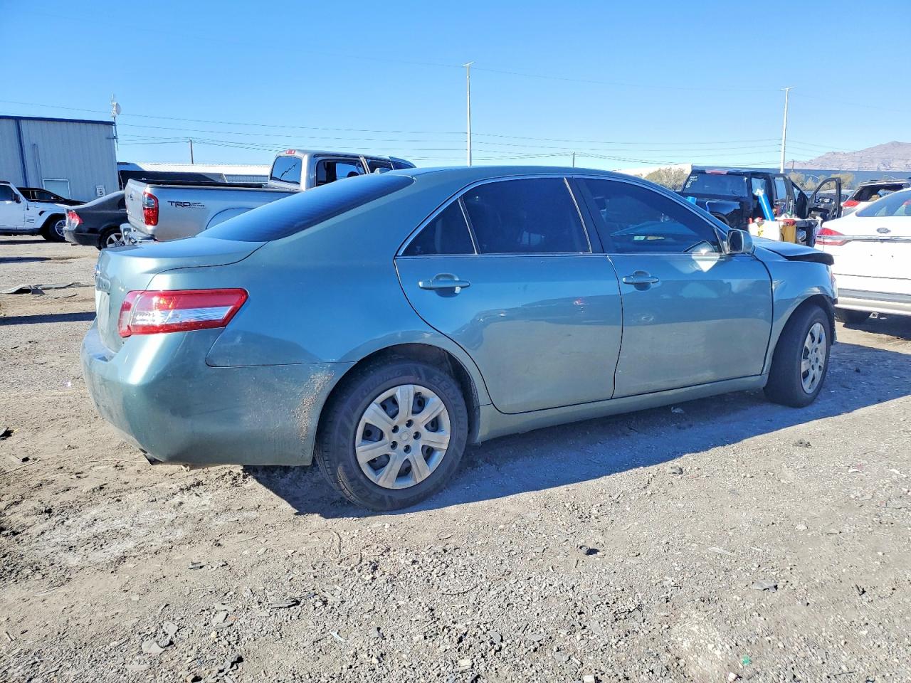 2011 TOYOTA CAMRY BASE photo 3