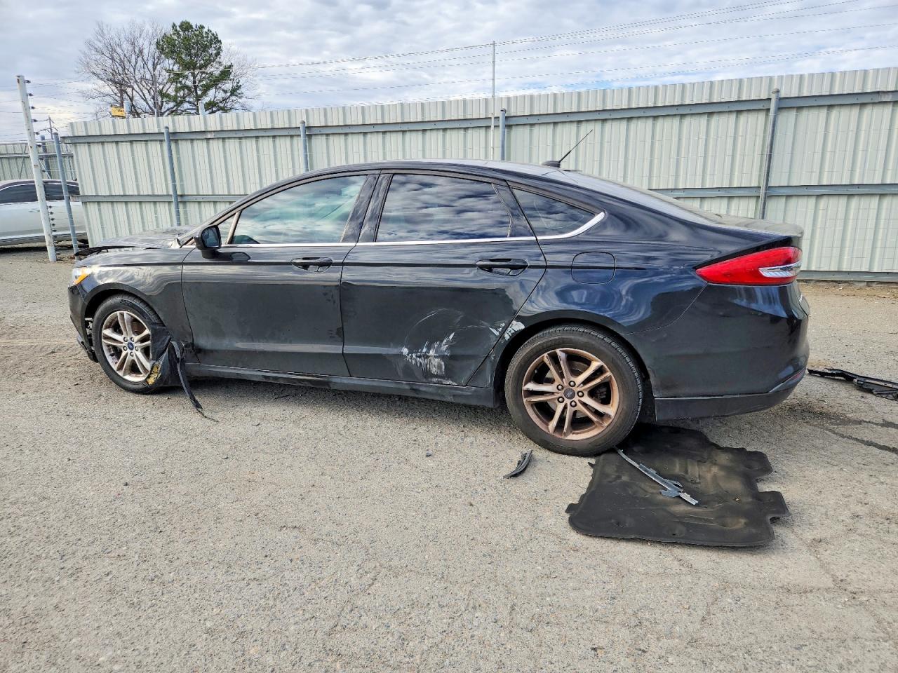 2018 FORD FUSION SE photo 2