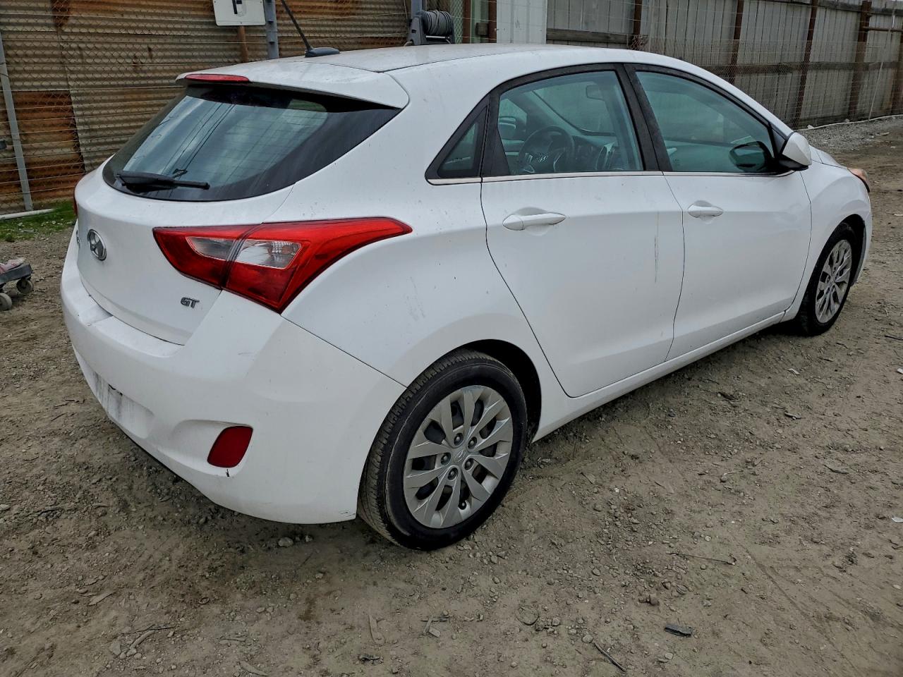 2017 HYUNDAI ELANTRA GT photo 3