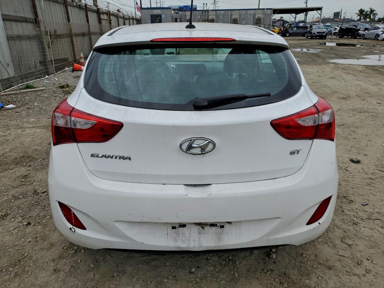 2017 HYUNDAI ELANTRA GT photo 6