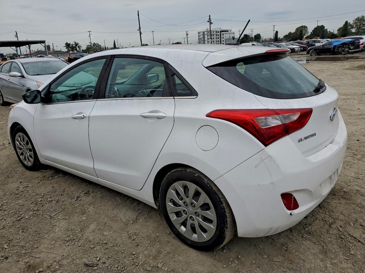 2017 HYUNDAI ELANTRA GT photo 2
