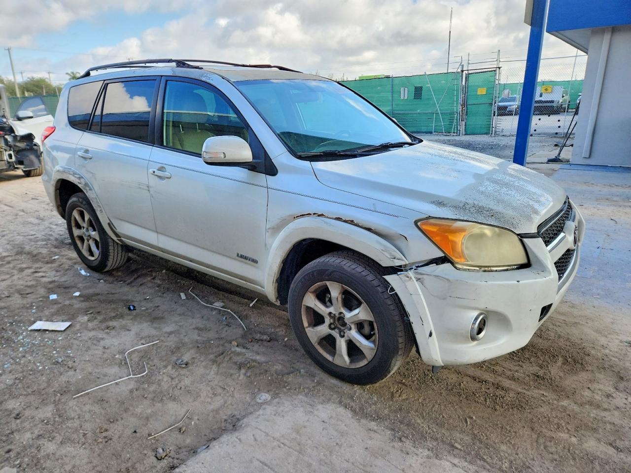 2010 TOYOTA RAV4 LIMITED photo 4