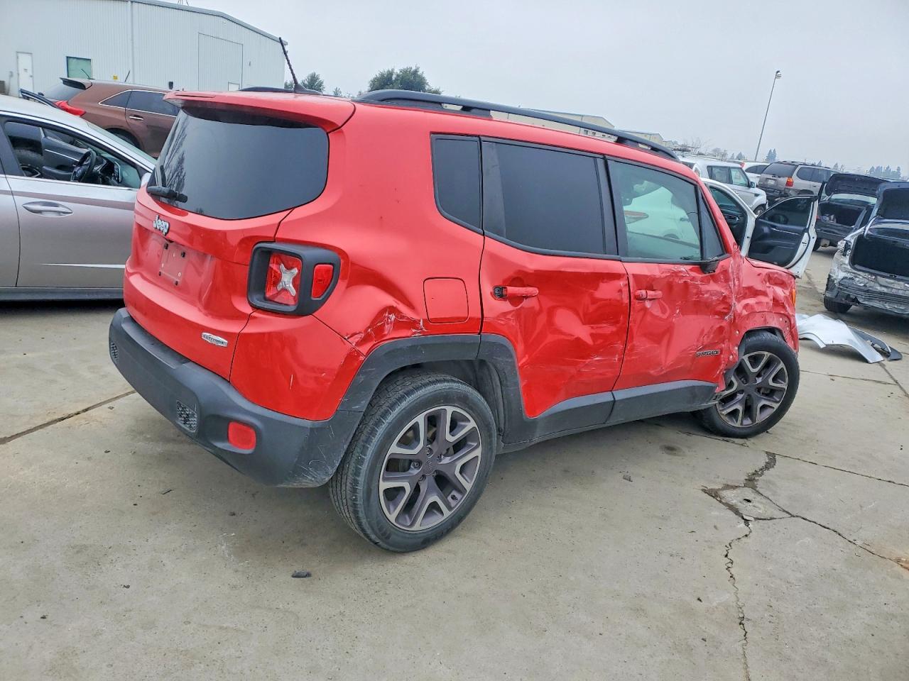 2015 JEEP RENEGADE LATITUDE photo 3