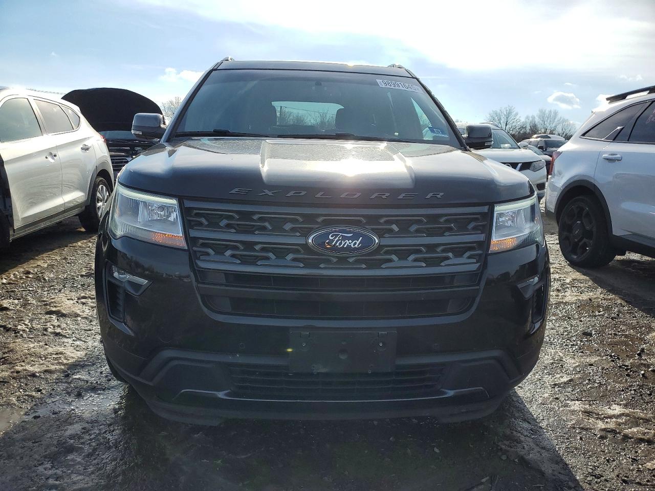 2018 FORD EXPLORER XLT photo 5