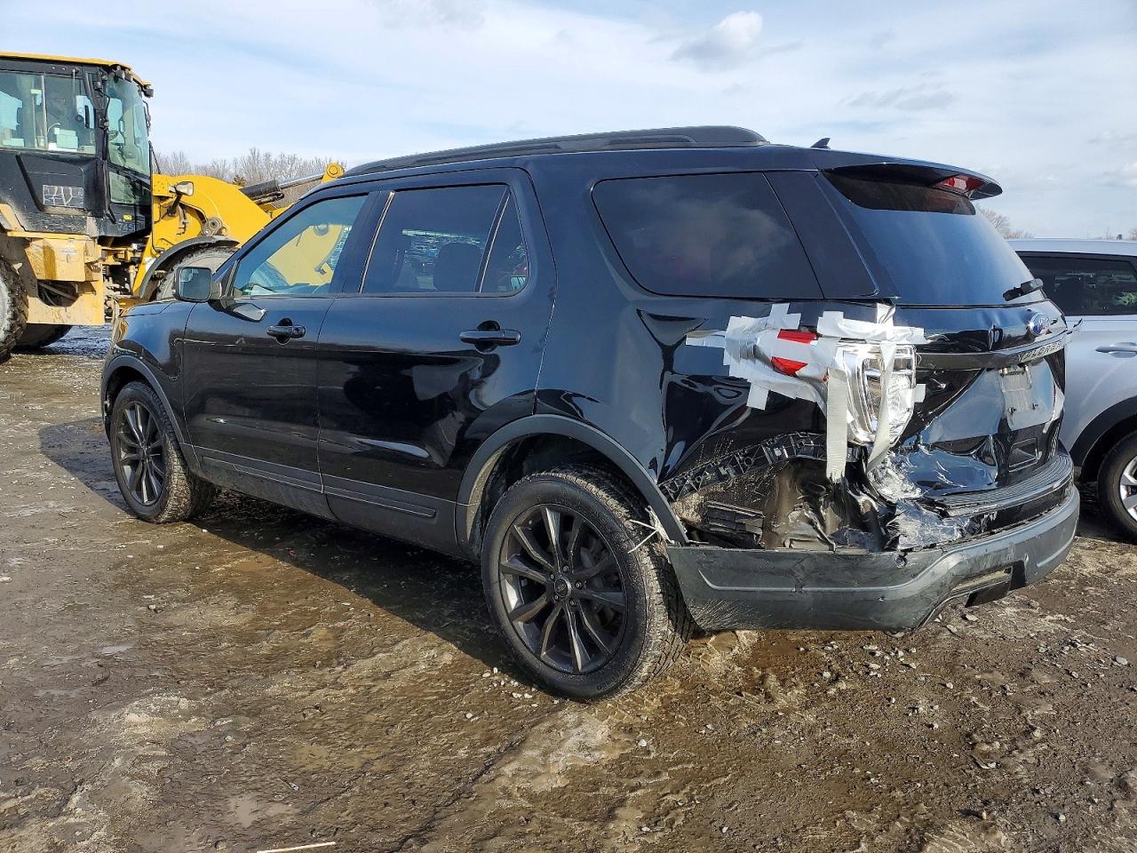 2018 FORD EXPLORER XLT photo 2