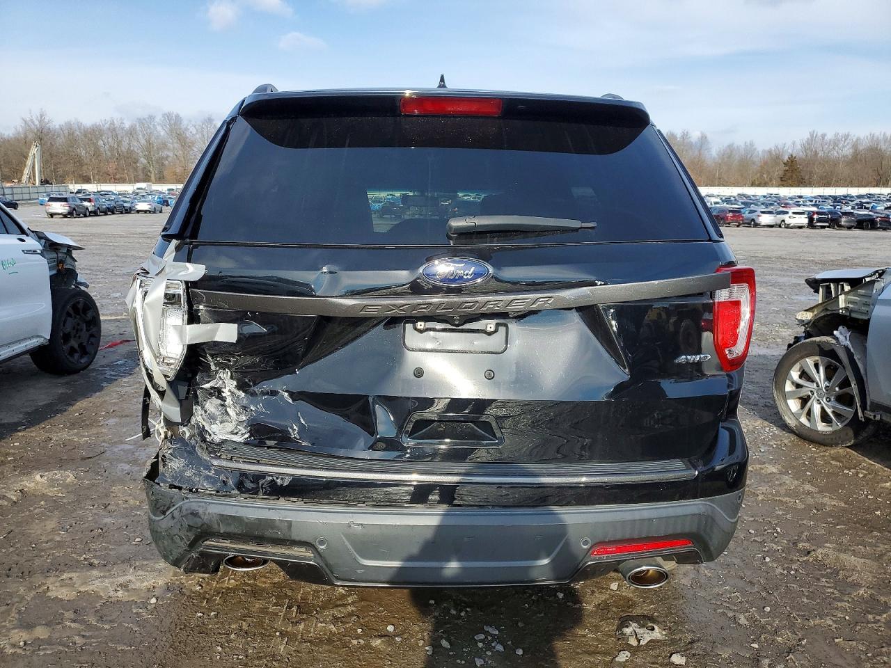 2018 FORD EXPLORER XLT photo 6
