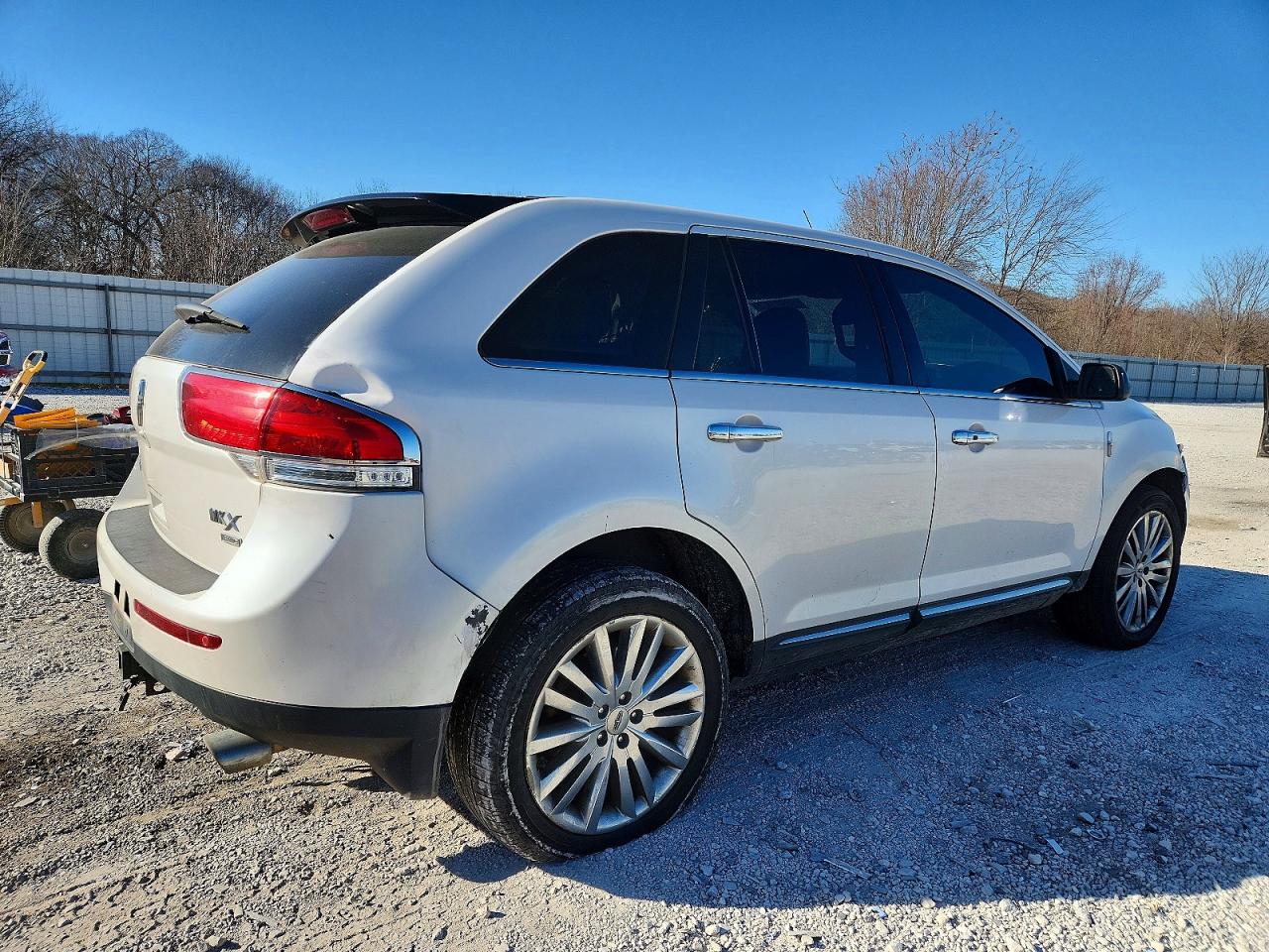 2011 LINCOLN TOWNHOUSE MKX photo 3