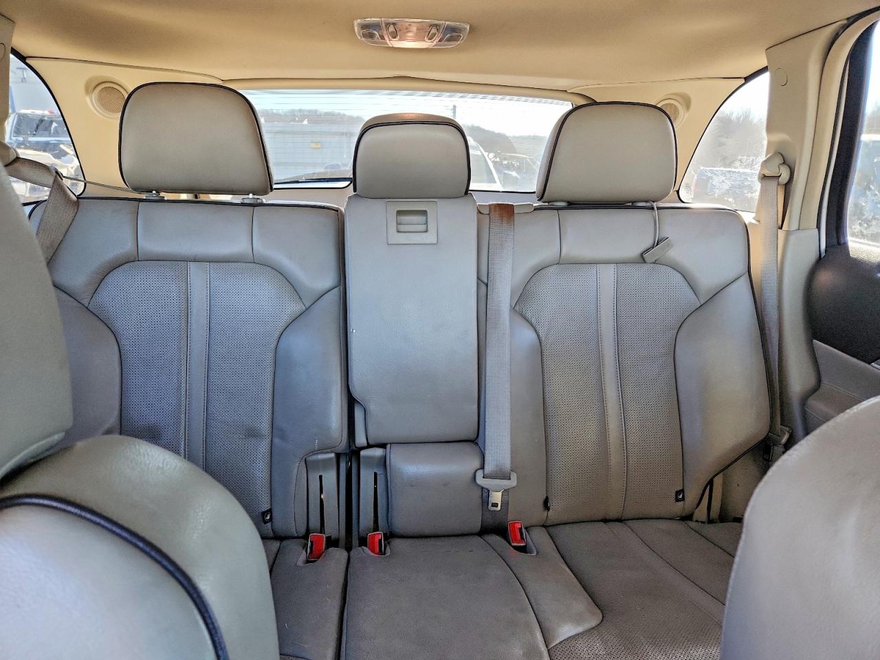 2011 LINCOLN TOWNHOUSE MKX photo 10