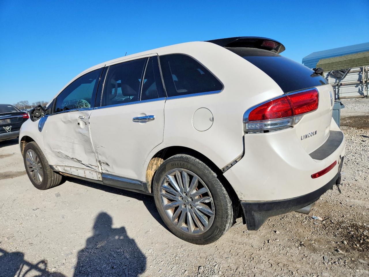 2011 LINCOLN TOWNHOUSE MKX photo 2