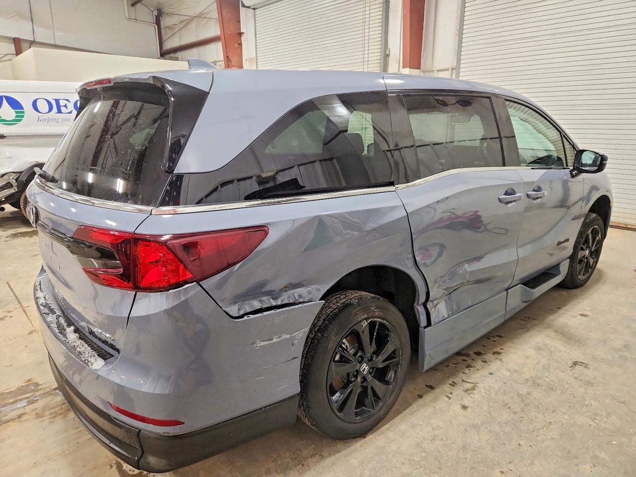 2024 HONDA ODYSSEY SPORT photo 3